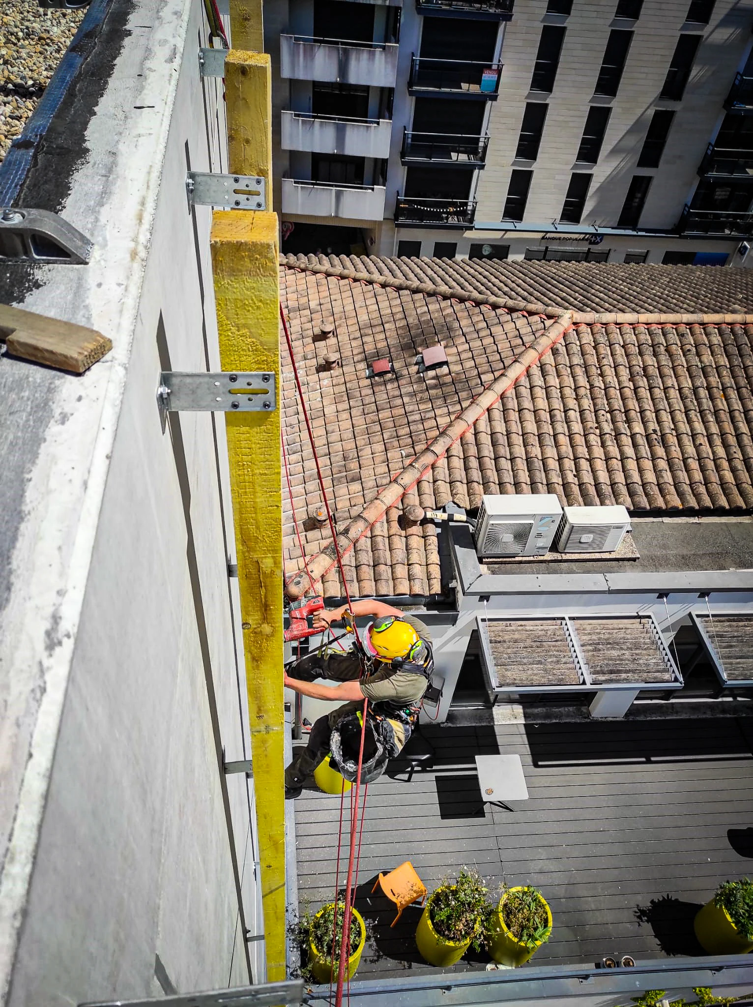 Pose d’une ossature bois, isolation et bardage sur pignon béton